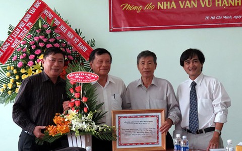 Mừng thọ 90 tuổi nhà văn Vũ Hạnh