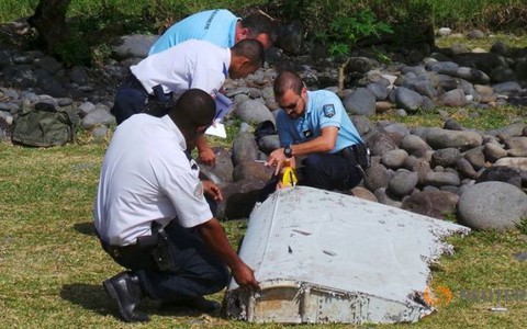 Boeing cử đội phân tích mảnh vỡ nghi của MH370