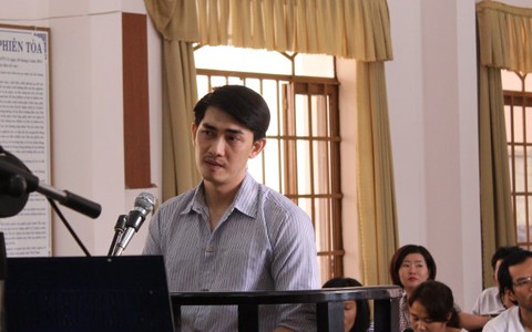 Xử vụ lột nhẫn kim cương, điện thoại của người tình đại gia