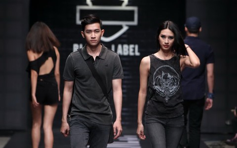 Những mẫu đồ gợi ý cho mùa hè “đi bụi”