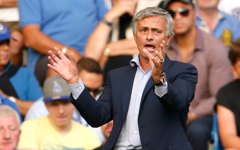 Mourinho nổi đóa với đội ngũ y tế Chelsea