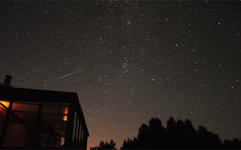 13-8 đón xem mưa sao băng Perseids