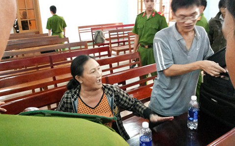 5 người trong một gia đình ngồi tù oan đòi bồi thường