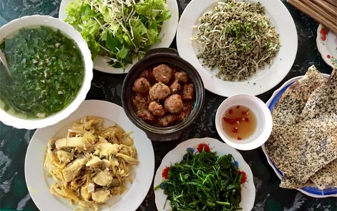 Về sông La ăn hến