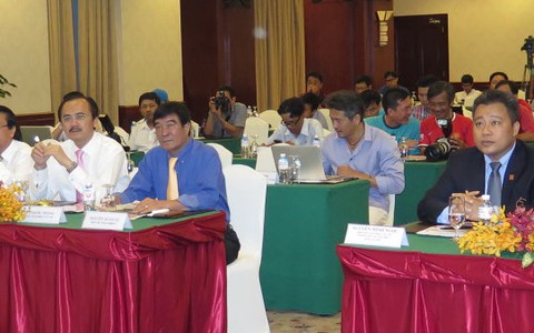 3 trọng tài ngoại tham gia điều khiển các trận đấu quyết định ở V-League 2015