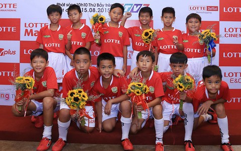 Cầu thủ nhí lên sóng HTV7