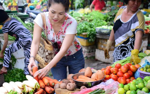 Hàng Trung Quốc về nhiều, giá vẫn cao