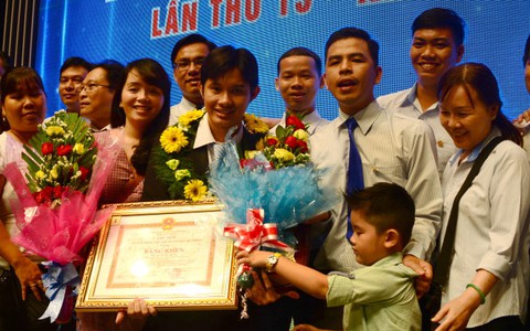 Tuyên dương 15 công nhân đoạt giải thưởng
Tôn Đức Thắng