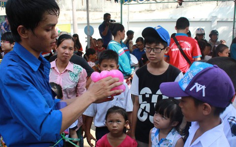 Hội quân hè tình nguyện và ngày vui cho trẻ thơ