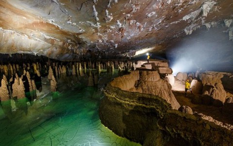 Mở tour du lịch khám phá hang Va và hang Nước Nứt