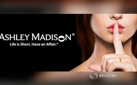 32 triệu người vô trang mạng "người lớn" lộ nhân thân