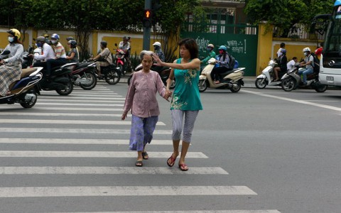 Đánh ông già, đâu rồi xã hội văn minh?