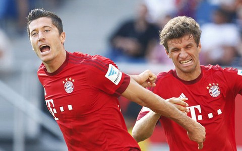 Lewandowski cứu 10 người Bayern Munich