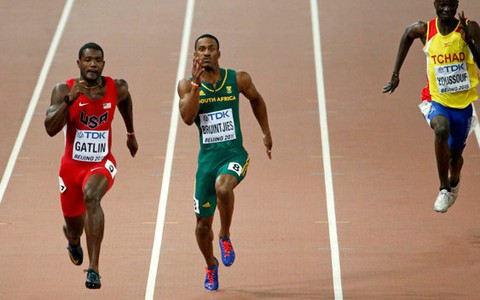 Gatlin tạm “qua mặt” Bolt ở vòng loại 100m