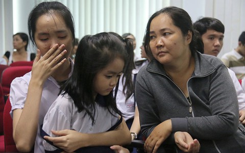 Thương cha mẹ nên gắng học giỏi