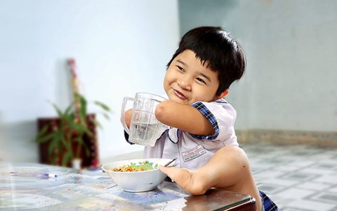 Em vẫn cười dù cuộc đời bất hạnh