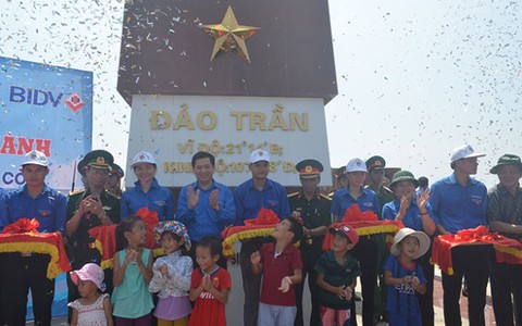 Khánh thành cột cờ chủ quyền trên đảo Trần