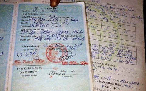 Lạm dụng sổ hộ khẩu để gây khó dân