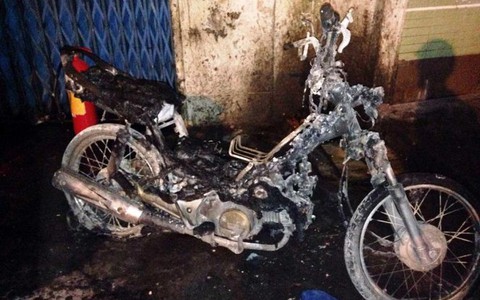 Cháy nhà 4 tầng ở quận 5, cứu 6 người trong nhà