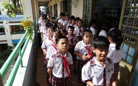 Học sinh nhập cư ồ ạt, TP.HCM bở hơi tai