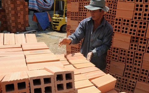 Giá gạch ống các loại giảm 400 đồng/viên