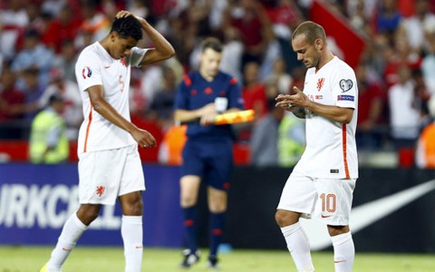 HLV Danny Blind: "Chúng tôi cho Thổ Nhĩ Kỳ cơ hội dễ dàng"