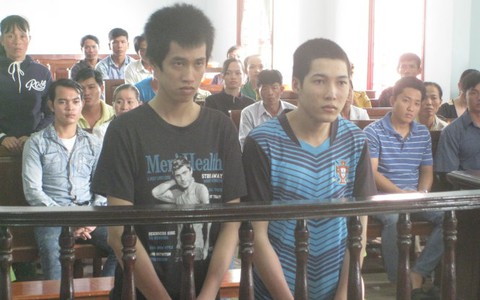 Đến tận nhà để xin giảng hòa vẫn bị đâm chết