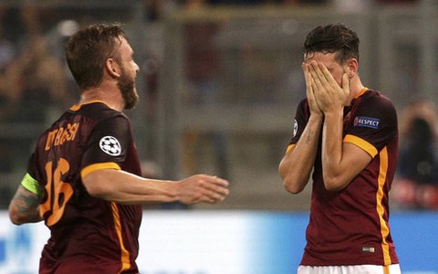 ​Roma cầm chân ĐKVĐ Barcelona bằng siêu phẩm