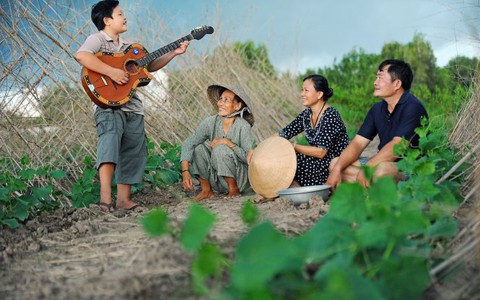 Đời và đờn qua ảnh