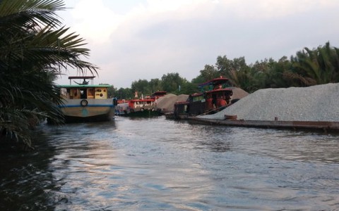 Phạt 110 triệu đồng vụ gây ách tắc sông Chợ Đệm