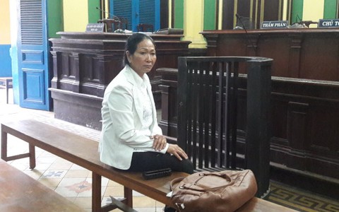 Hủy bản án xử người cắn tay công an phường