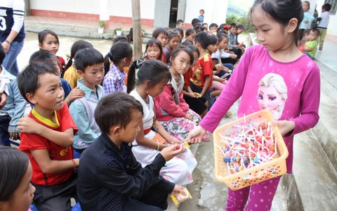 Trung thu ấm cho trẻ em
bản làng người Mông