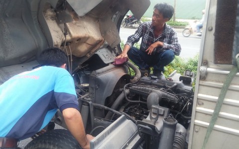 Phong tỏa hầm Thủ Thiêm 5 phút vì có xe tải bốc khói