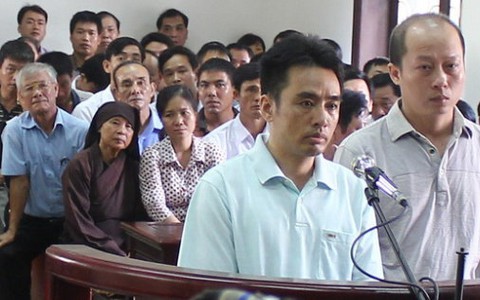 Lãnh đạo đội kiểm lâm vòi vĩnh nhận hối lộ lãnh án