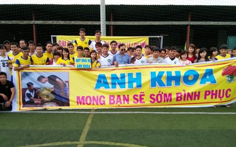 Đội SLNA hỗ trợ Quế Ngọc Hải chi phí chữa trị cho Anh Khoa