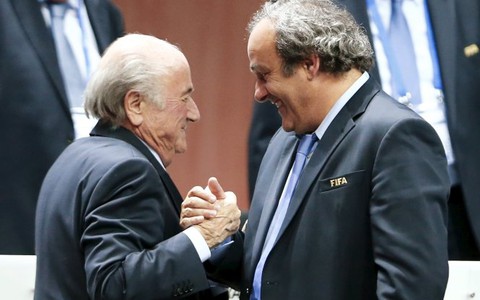 FA bối rối vì ủng hộ Platini