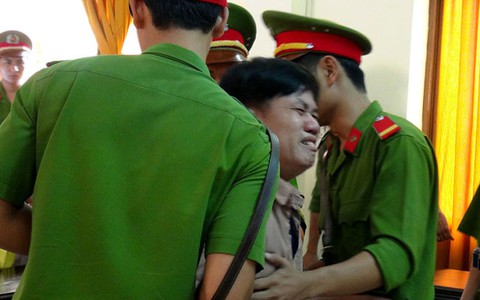 “Dạ thưa tòa, em làm nghề ở tù”