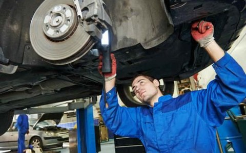 7 mùi lạ báo hiệu xe bạn sắp đổ bệnh