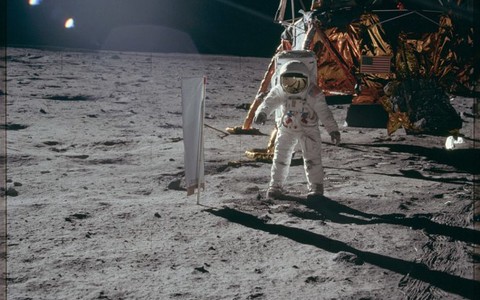 NASA công bố hơn 8.000 bức ảnh chụp “chị Hằng”
