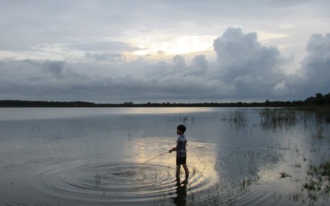 Hoang sơ hồ Đá Bàng