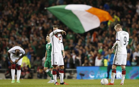 Dứt điểm kém, Đức “phơi áo” tại Dublin