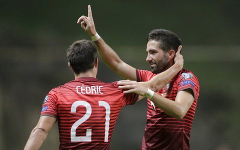 ​Moutinho giúp Bồ Đào Nha giành vé sớm
