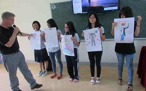 Sao lại đấu tranh "một mất một còn" với giáo viên?