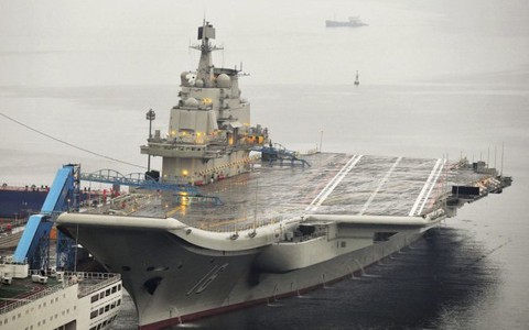 Quan chức Mỹ thăm tàu sân bay Liêu Ninh của Trung Quốc