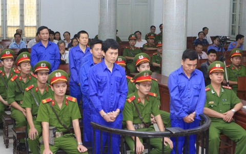 Vì sao không xử nhóm cán bộ đường sắt tội nhận hối lộ?