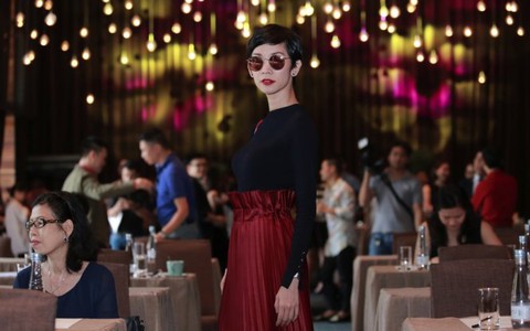 Kịch câm vào sô thời trang tóc
