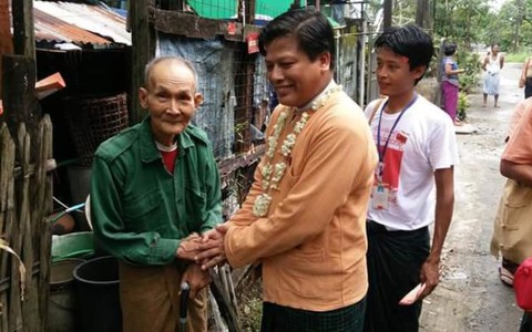 Chính trị gia Myanmar bị dao đâm trọng thương
