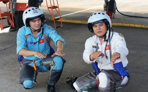 Những phi công trẻ lái Su-30