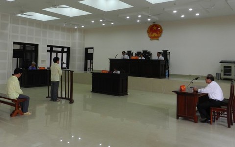 Chỗ ngồi tại phiên tòa có quan trọng?