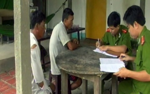 Buộc cát tặc bơm trả lại cát sông Cổ Chiên